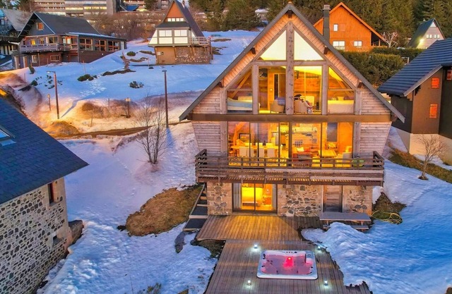 Chalet l'Anorak Super Besse, private spa, 10 pers, 4 bedrooms, Sancy view