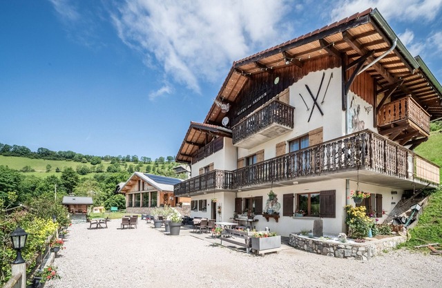 Chalet "Gîtes Le Titlis" con vistas a la montaña, piscina privada y Wi-Fi
