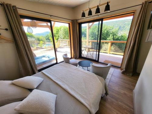 Chalet, hot tub and pool, quiet and with a view Sawadee lodge spa
