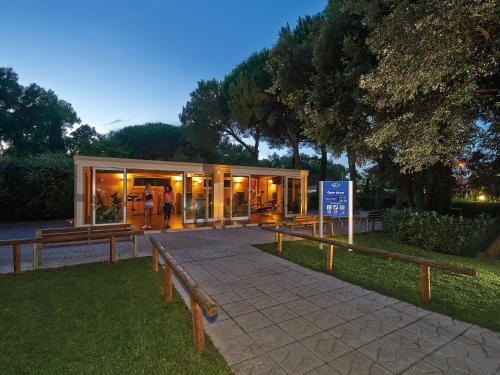 Chalet in Baia Domizia with Private Beach