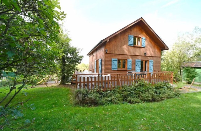 Chalet en Biron con Sauna y Vistas Naturales