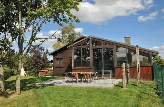Chalet en Durbuy con Jacuzzi y Jardín