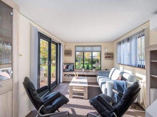 Chalet in Goedereede near North Sea Beach, cleaning included