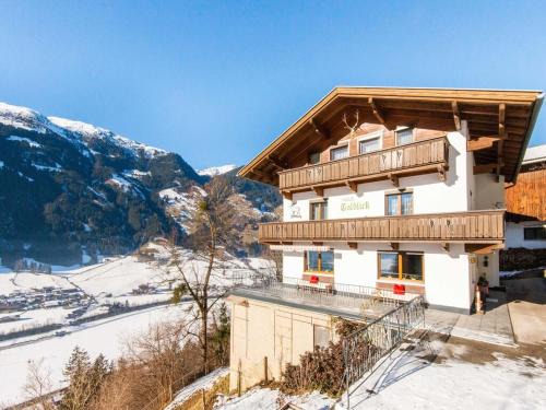 Chalet in Hainzenberg near Ski Slopes