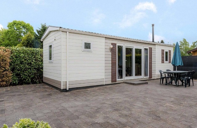 Chalet en parque vacacional con terraza