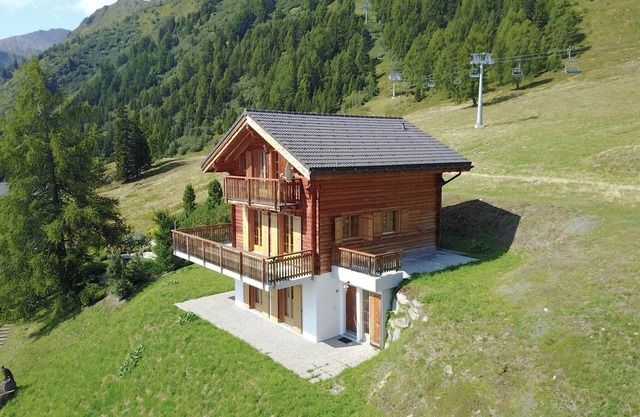 Chalet en Alpes Suizos con acceso a pista
