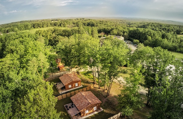 Vacation village in Périgord Noir, our chalets are ready to welcome you.