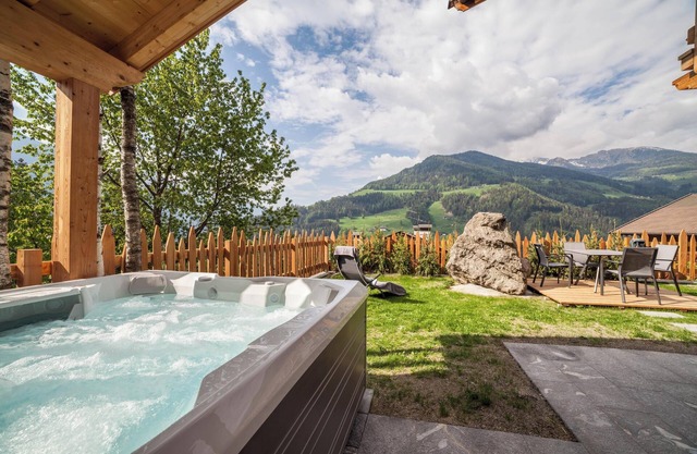 Chalet 'Heidi und Peter' con vistas a la montaña, sauna, jacuzzi, jardín y Wi-Fi