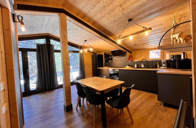 Chalet l'Epicéa en forêt T3 avec terrasse & jardin à 5 min à pied des pistes P2000