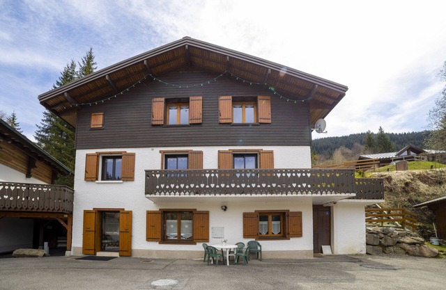 Chalet 'L'orée Du Bois' con vistas a la montaña, terraza privada y Wi-Fi