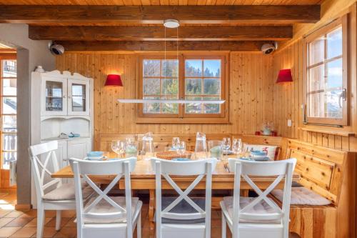 Chalet La Dame Blanche - Cosy Family Chalet - up to 8 people