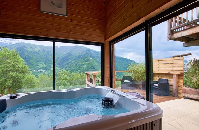 Chalet "La Traverse" con vistas a la montaña, bañera de hidromasaje y Wi-Fi