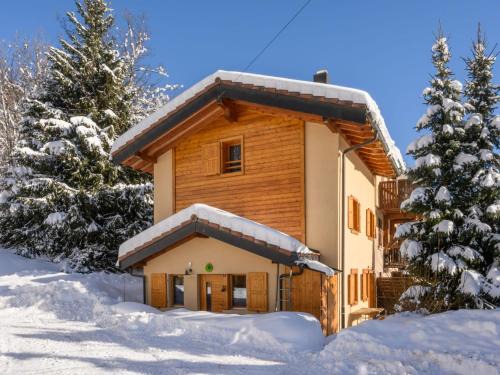 Chalet Le Chamois Vert by Interhome