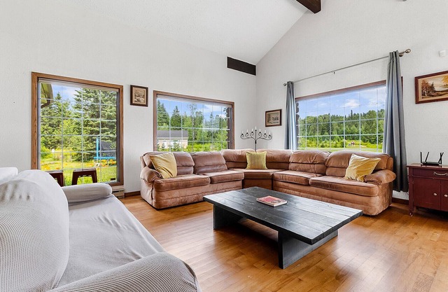 Chalet Le Chateau con casa de huéspedes en el lago