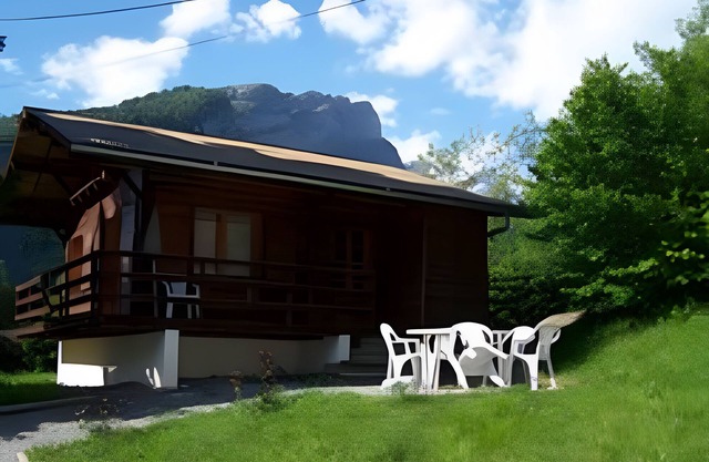 Chalet 'Le Flocon' con vistas a la montaña, terraza compartida y Wi-Fi