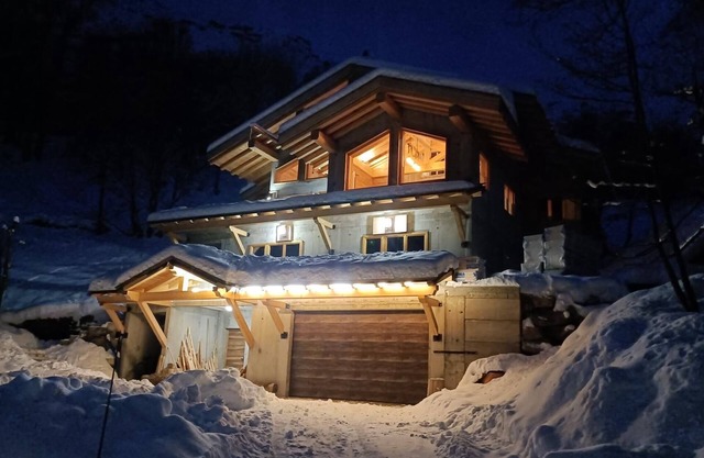 Chalet le Mont Seti at 1800 m altitude, 2 steps from the ski slopes!
