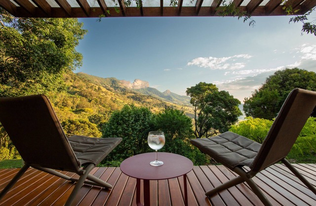 Chalet Leopoldo - Nas Nuvens (view of Pedra do Báu and valley)