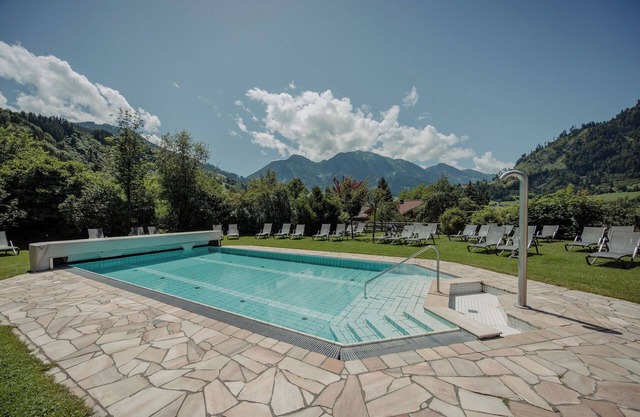 "Chalet Lerch" con vistas a la montaña, jardín, piscina compartida y Wi-Fi