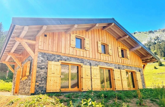 Chalet 'Les Carroz De Mary - Sommand' con vistas a la montaña, terraza privada y Wi-Fi