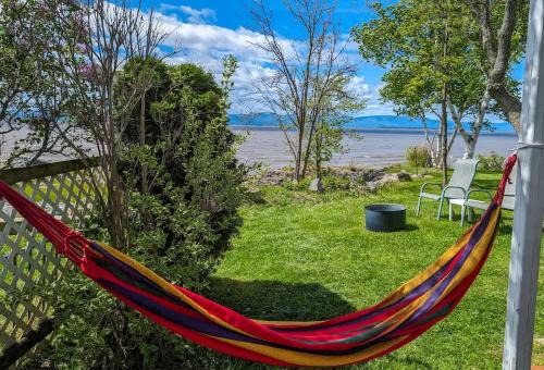 Chalet Loft #3 Waterfront with Spa Fireplace & Wifi