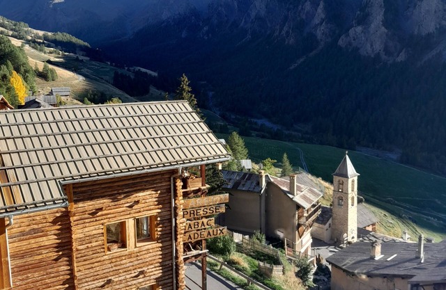 Chalet Luxueux à 500 Mètres des Pistes Avec Terrasse Plein sud