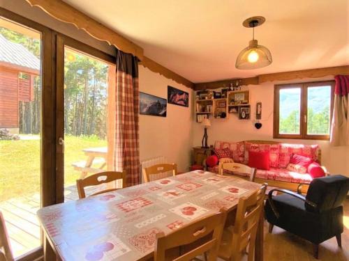 Chalet Mitoyen 3 Pièces avec Local Ski et Parking Gratuit - FR-1-504-3