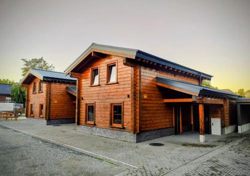 Chalet Momage dichtbij Skiliften, Skiverhuur en Bikepark!