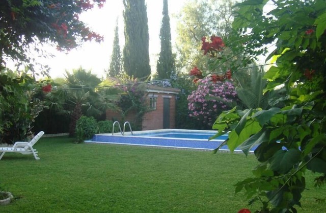 Chalet near Sevilla, 8 persons, garden 1200m2, private pool, WIFI