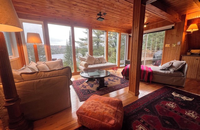 Chalet Nid Vert, Chalet Lanaudiere w/ SPA 1hr from MTL