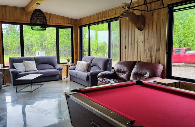 Chalet on the edge of Lac des Commissaires