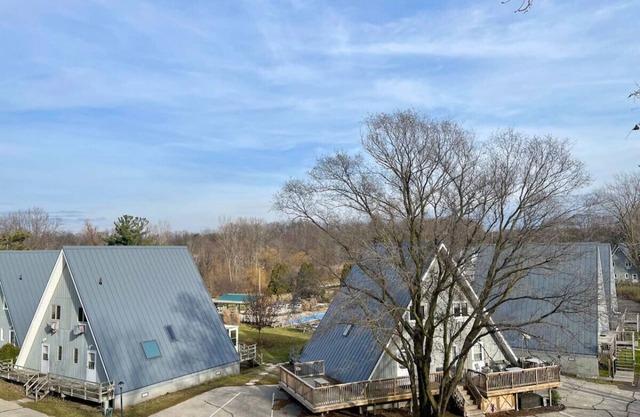 Chalet on the Lake 39 w/ Beach Access, Pools, Sport Courts, Fishing Pond & more!