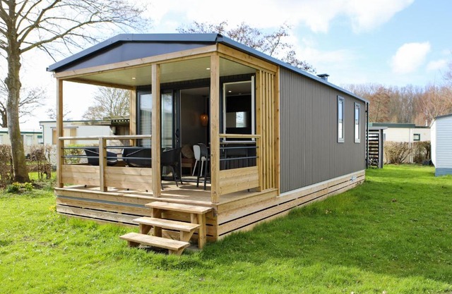 Chalet op camping aan het Veerse Meer