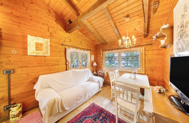 Chalet 'Orserose I Fus' con vistas a la montaña, terraza compartida y Wi-Fi