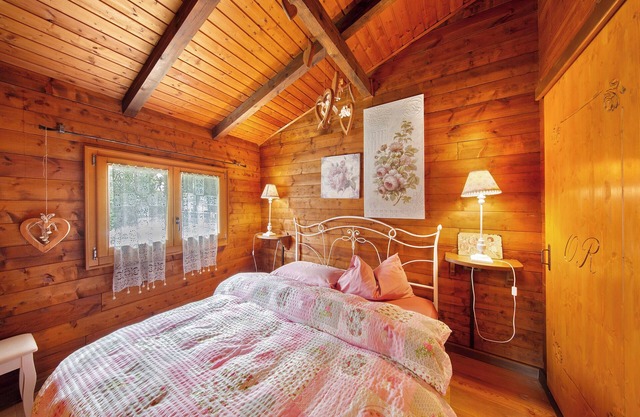 Chalet 'Orserose Al Vant' con vistas a la montaña, terraza compartida y Wi-Fi