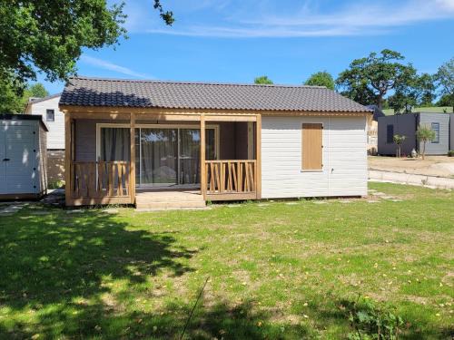 Chalet paisible avec piscine chauffée, proche golfe du Morbihan et plages - FR-1-783-2