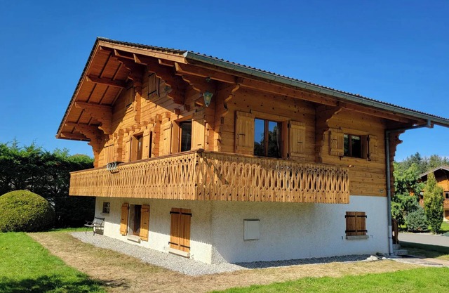 Chalet 'Phidel - 11 Personnes' con vistas a la montaña, terraza privada y Wi-Fi