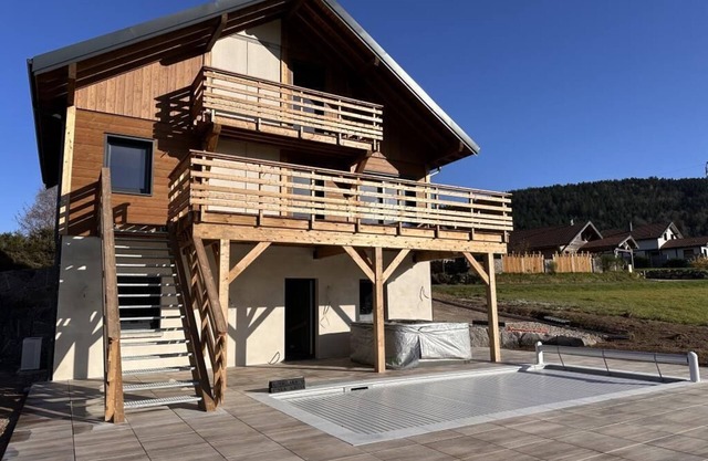 Chalet PLUME D'EAU - 11 pers - SWIMMING POOL/PETANQUE/BABY-FOOT - 10min from GERARDMER