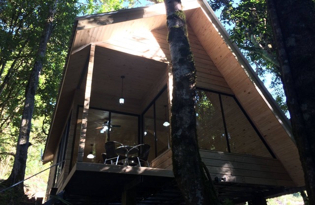 Chalet Quetzal en el río Savegre