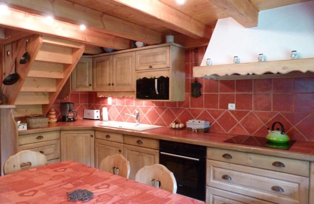 Chalet rénové, 9 personnes, 3 chambres, 1 mezzanine - CH09