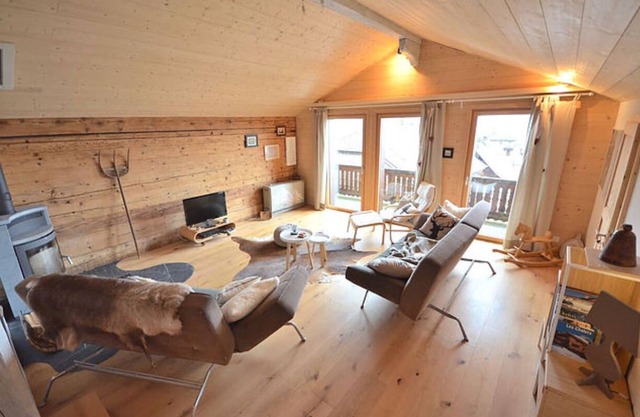 Chalet Rouge Cœur – Cozy Swiss Alpine retreat with charm and breathtaking view