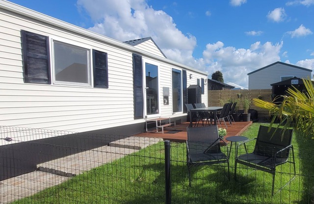 Chalet Sea-renity Lakeside met Jacuzzi