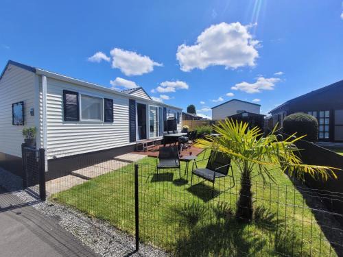 Chalet Sea-renity Lakeside met jacuzzi