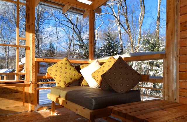 ZEN, tranquilo, chalet en arroyo de montaña, rodeado de naturaleza, pájaros, flores