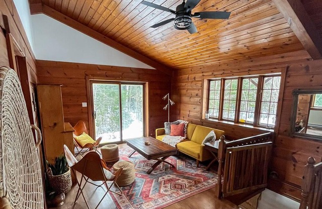Chalet Shtom - Waterfront Serenity