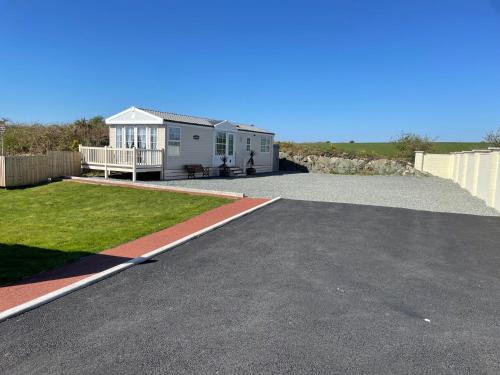 Chalet Sleeps 4 Near Cymyran Beach