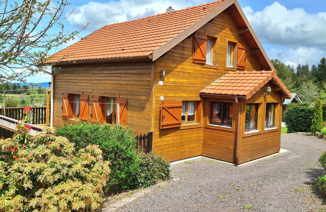 Chalet sleeps 6, unobstructed view, quiet location, 10 minutes from Gerardmer