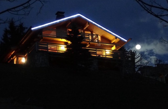 Chalet spacieux, skis aux pieds avec sauna, jacuzzi et salle de sport, proche centre et pistes - FR-1-467-68
