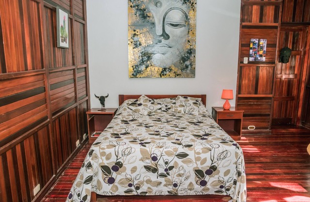 Chalet Style Apt 1 BR 1 B en Manuel Antonio. Totalmente equipado.