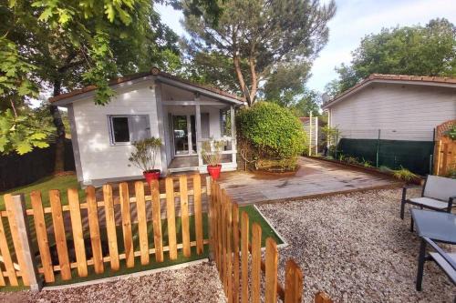 Chalet T3/clim/wifi/pkg/terrasse/15 min plages