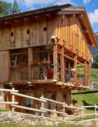 Chalet-Tabià al Sol montagna Dolomiti Pecol